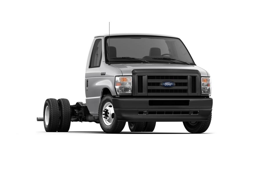 2025 Ford E-Series dual-rear-wheel Cutaway