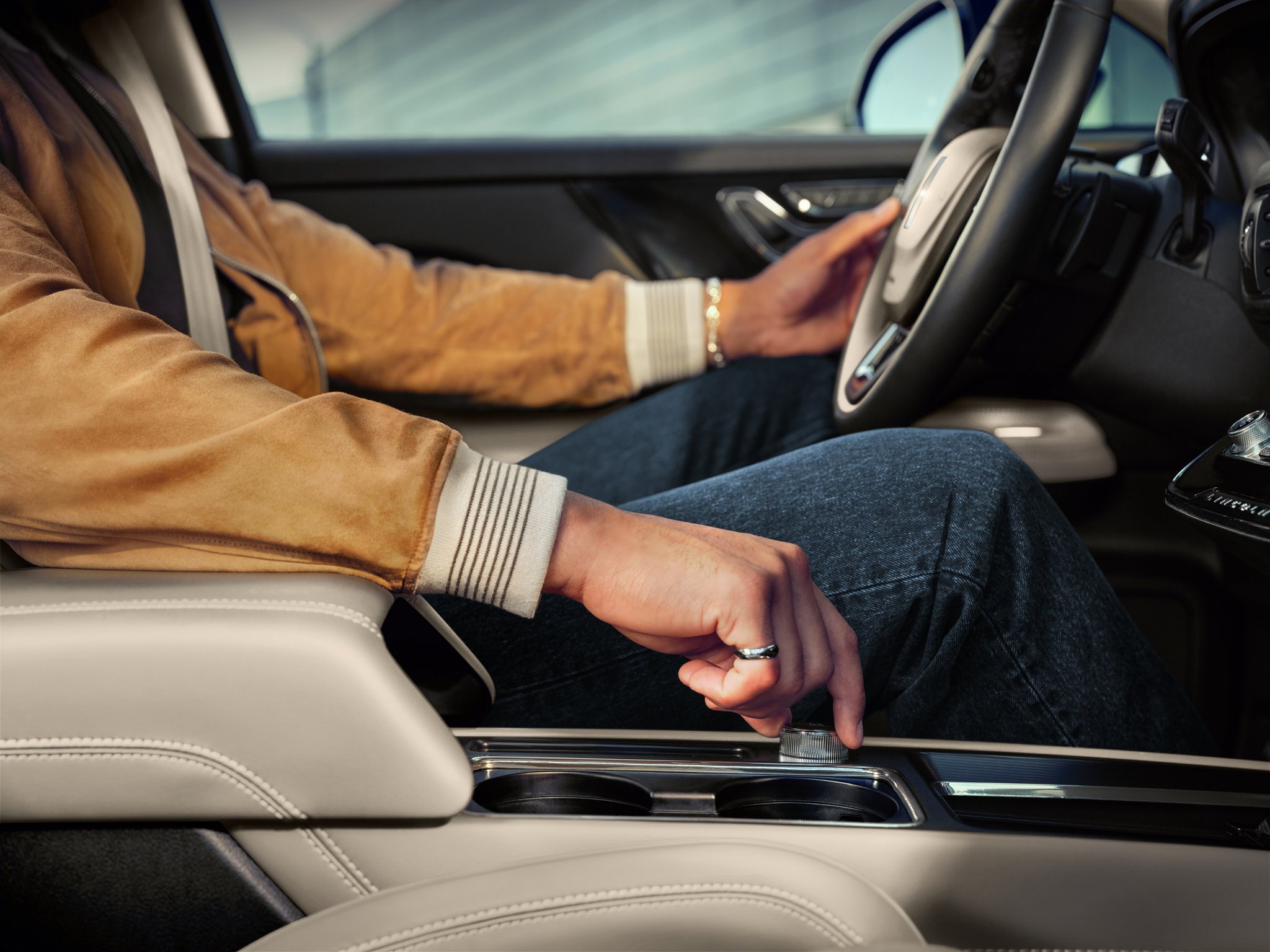 A hand of a person driving a 2026 Lincoln Corsair is shown turning a centre knob to switch drive modes