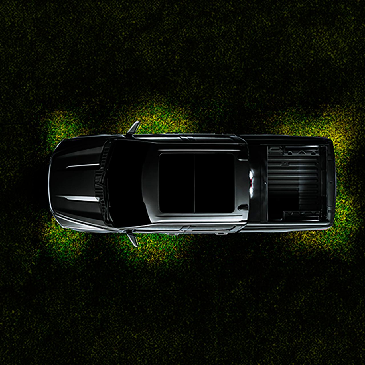 Ford F-150 vista desde arriba con detalle en su iluminación exterior 