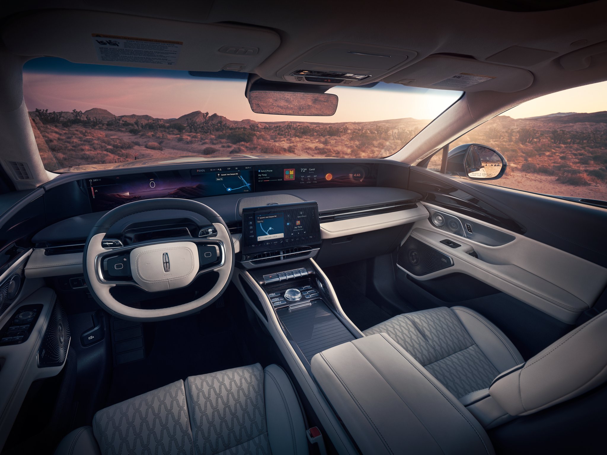 The interior of a 2026 Lincoln Black Label Nautilus® SUV is shown in the Redwood interior theme