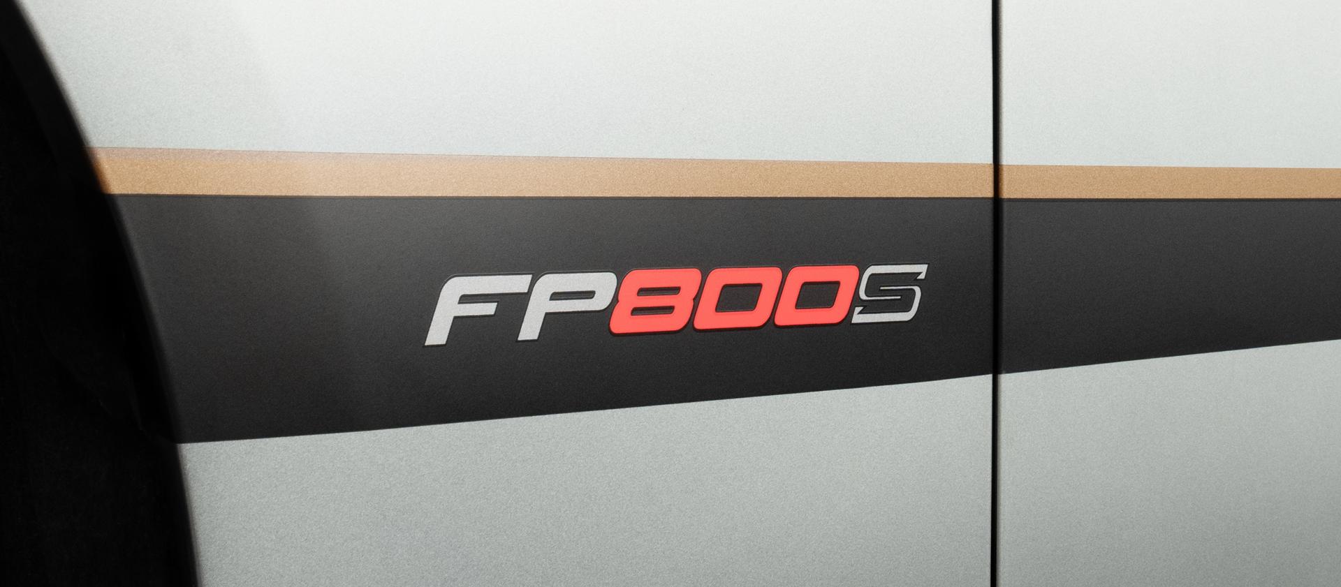 Bodyside detail of the FP800S graphics with bronze pinstripe