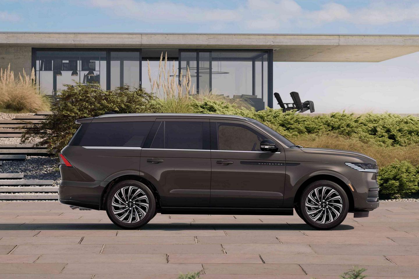 Modèle Lincoln Back Label de série avec jantes 22 po noir ébène brillant avec finition usinée brillante