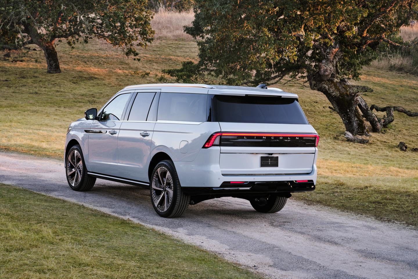 SUV Lincoln Black Label Navigator® 2025 con plataforma de distancia entre ejes larga