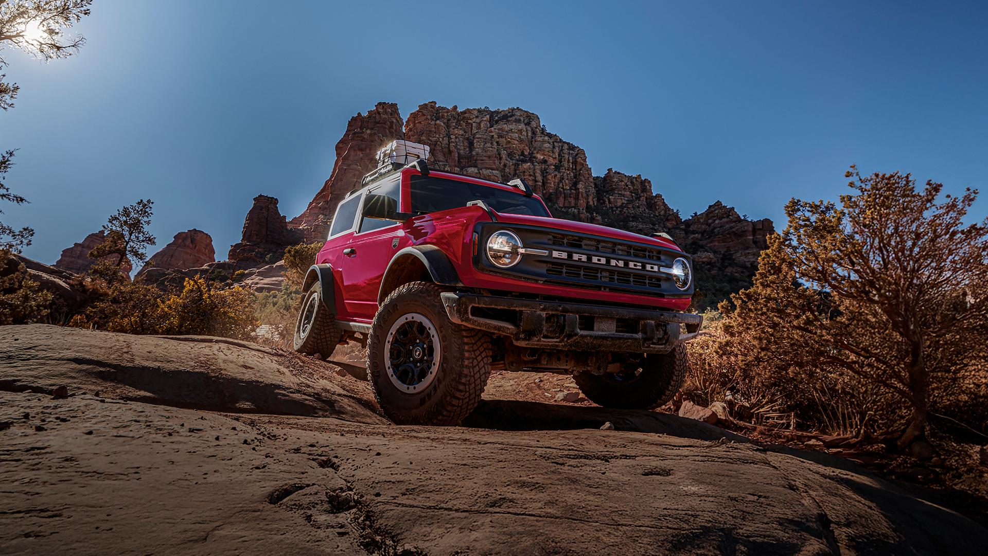 A 2026 Ford Bronco® SUV with the available Sasquatch® Package descending a muddy hill