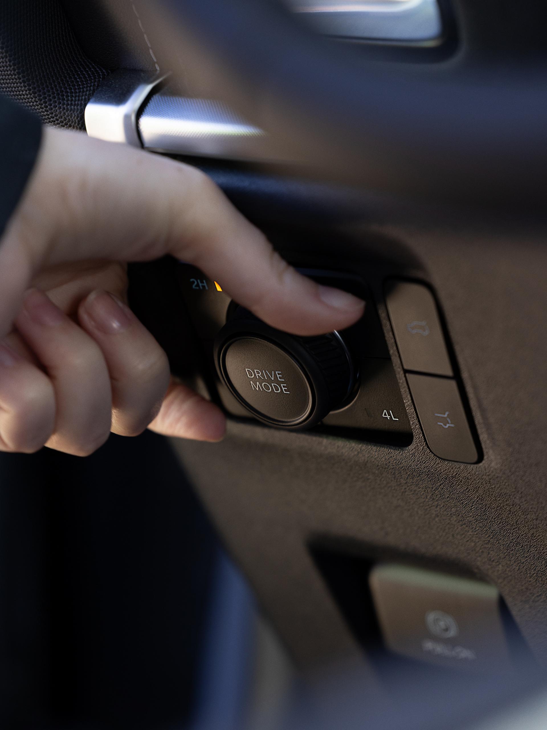 2027 Ford Expedition® SUV driver using the Selectable Drive Mode dial