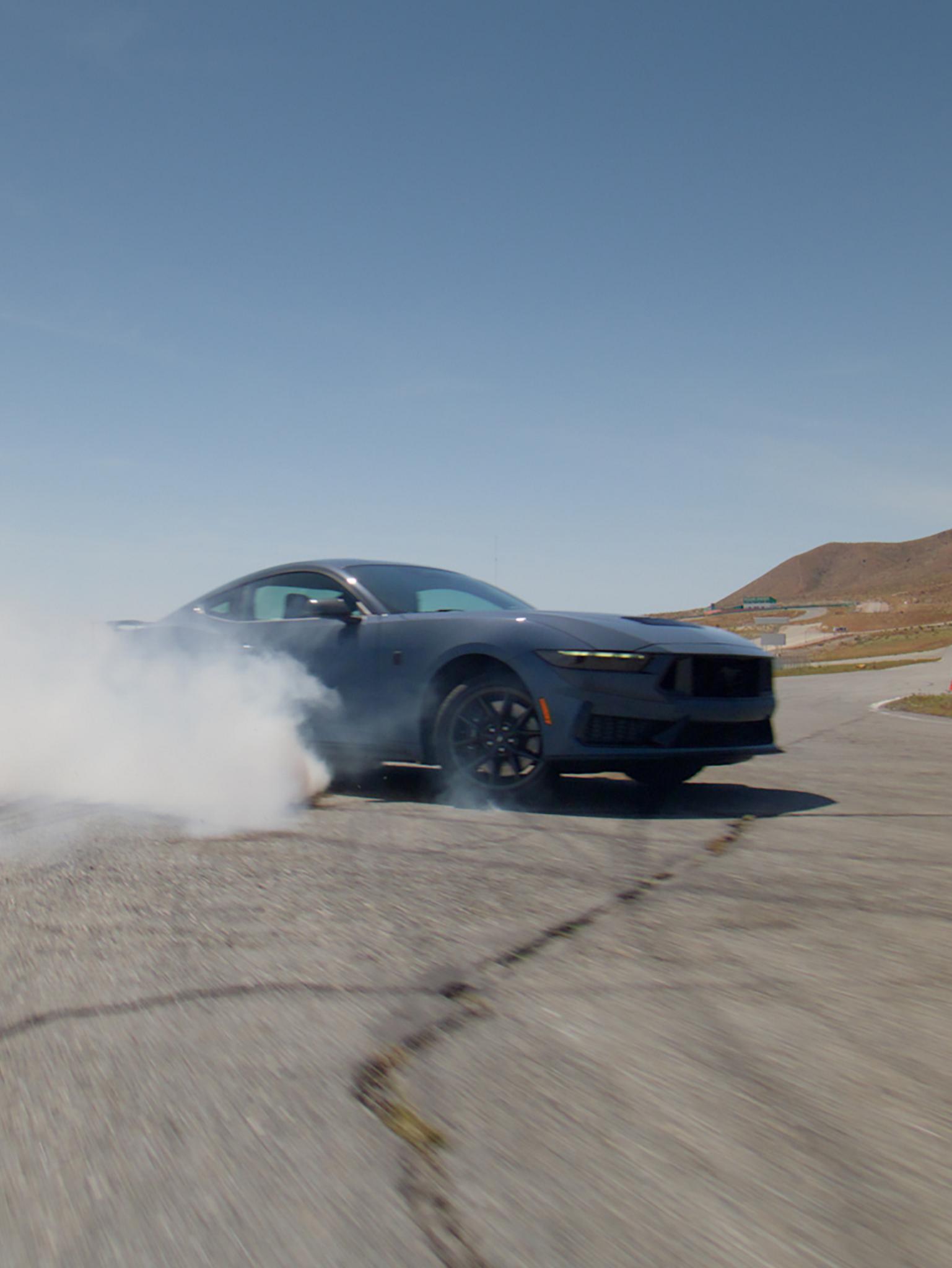 Mustang GT Premium derrapando
