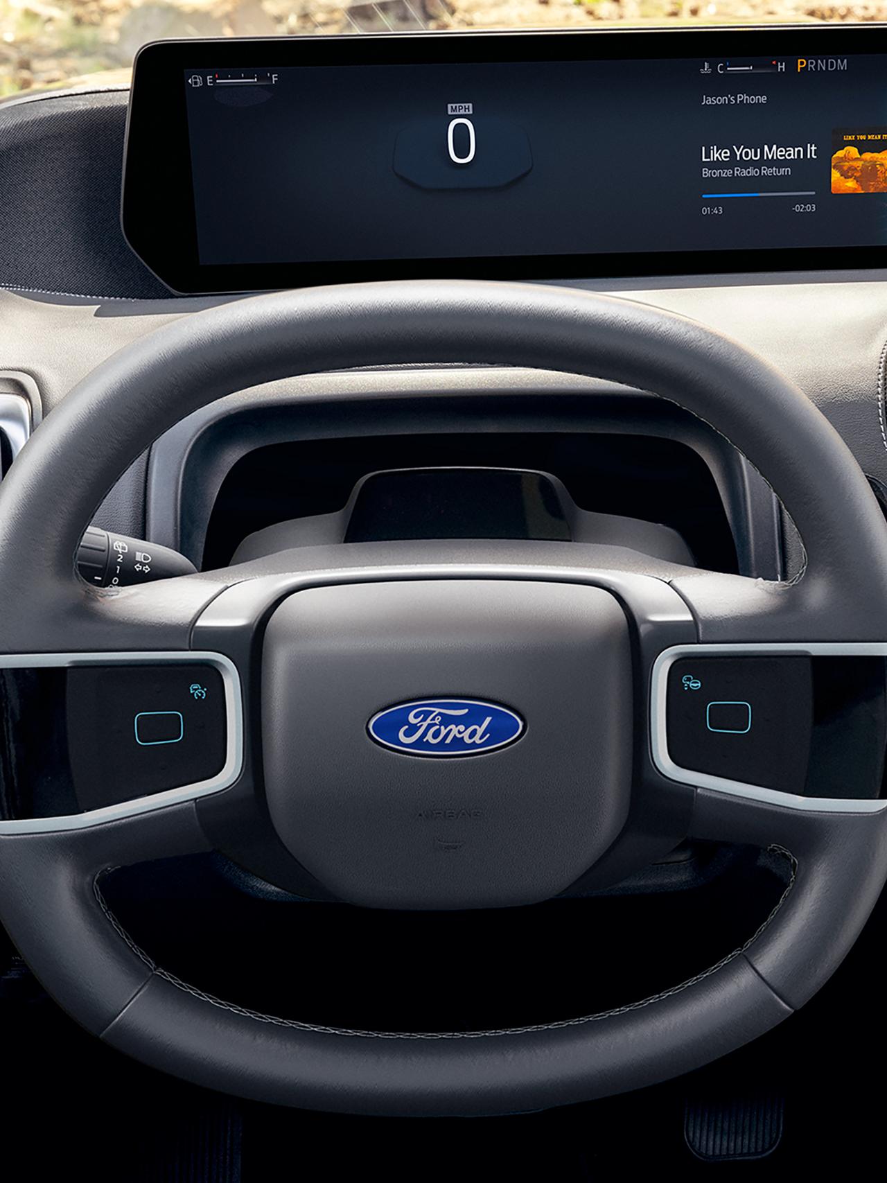 Customizable 24-inch panoramic display in a 2027 Ford Expedition® SUV