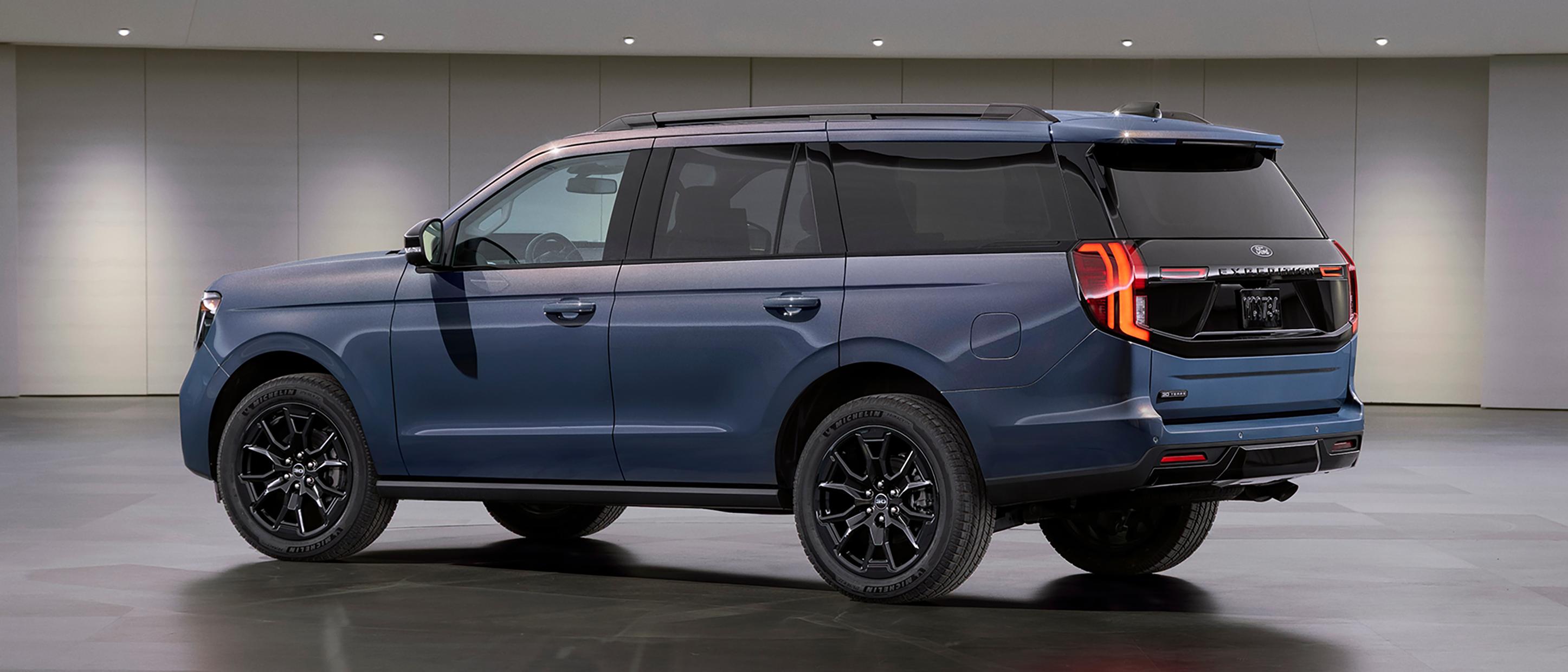 2027 Ford Expedition® Platinum® model with available 30th Anniversary Appearance Package in Blue Ember Metallic