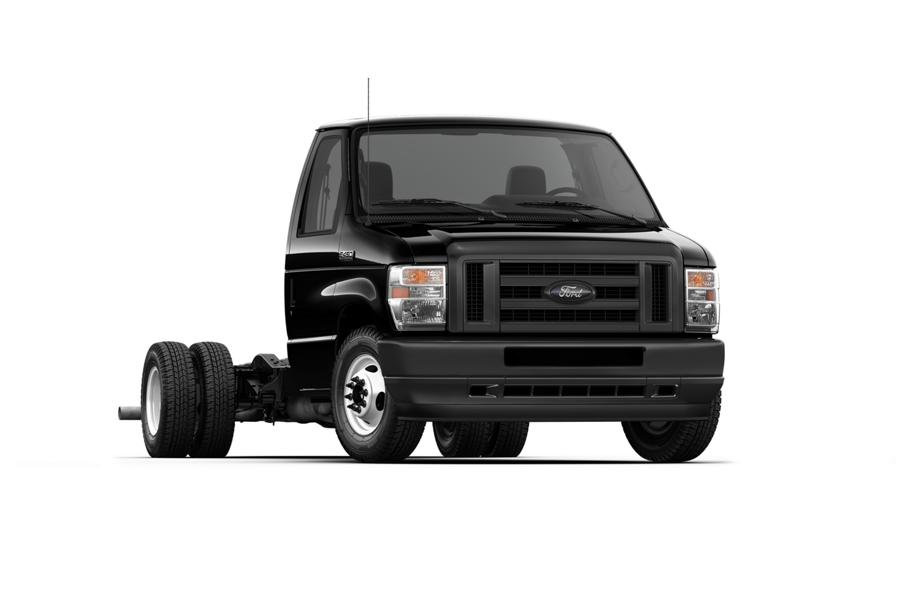 2025 Ford E-450 dual-rear-wheel Cutaway