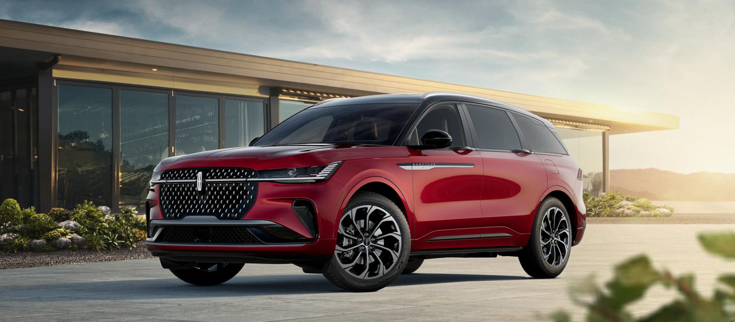 A 2026 Lincoln Nautilus with clickable hot spots with more feature information