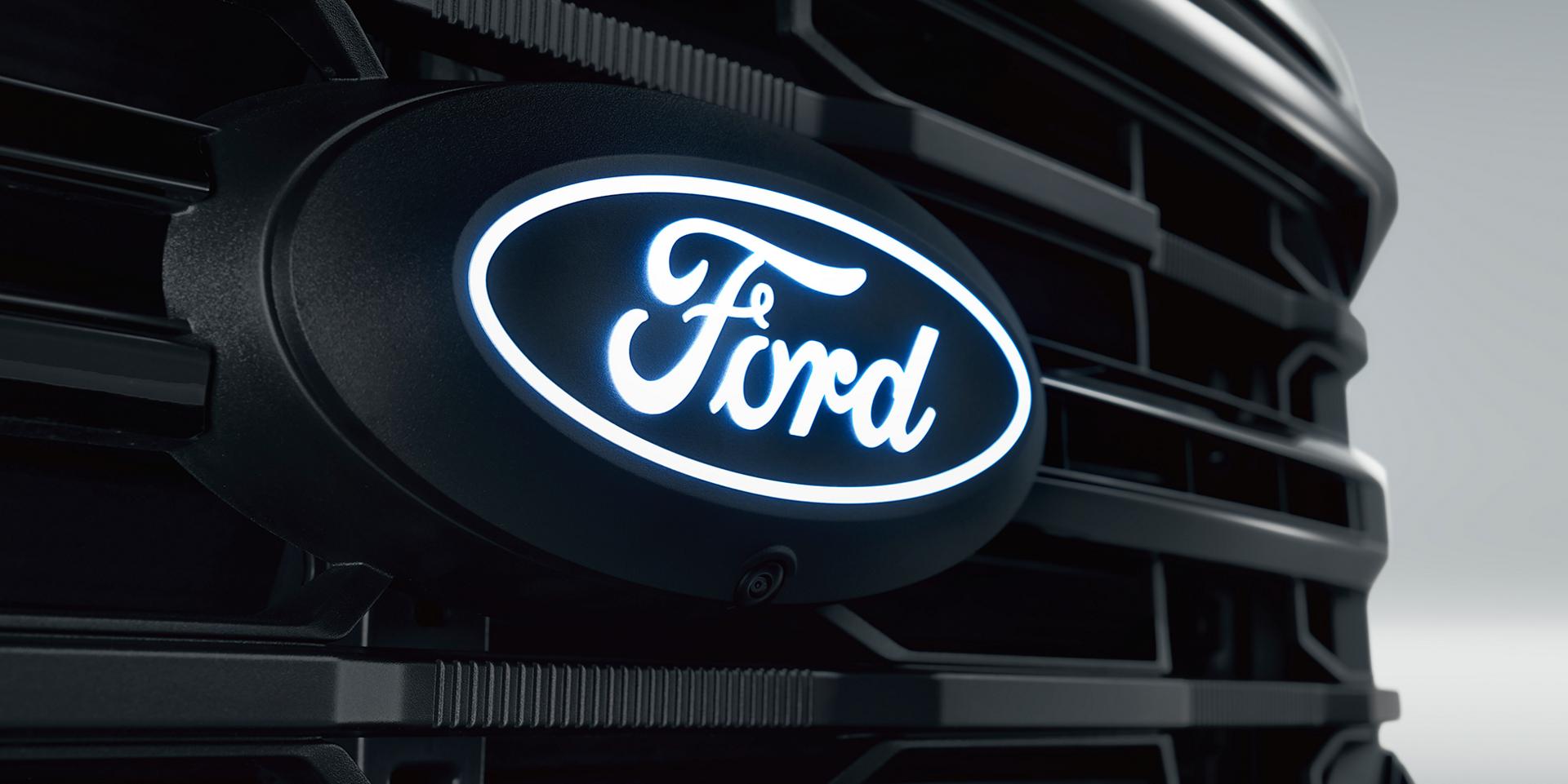 Close-up of the black front grille with the illuminated Ford oval