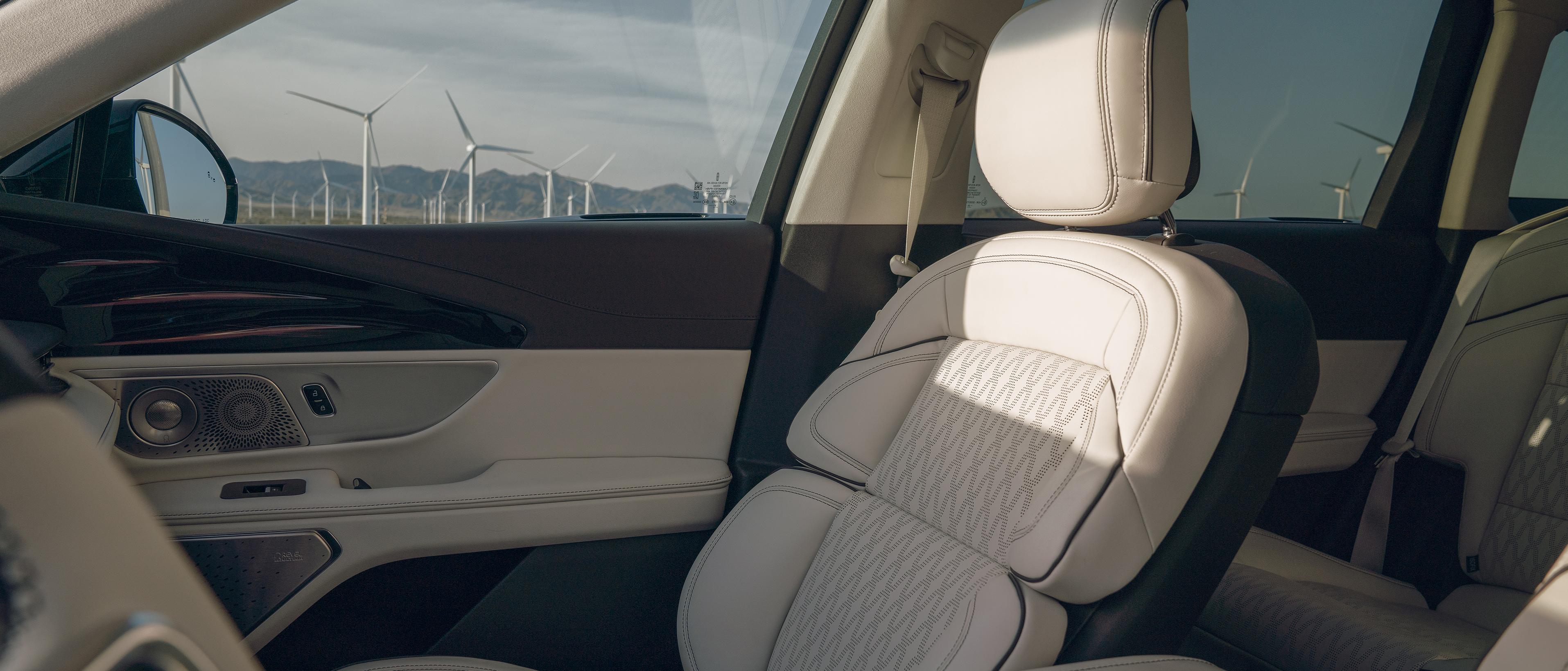 The interior of 2026 Lincoln Black Label™ Nautilus® SUV with the Chalet interior theme