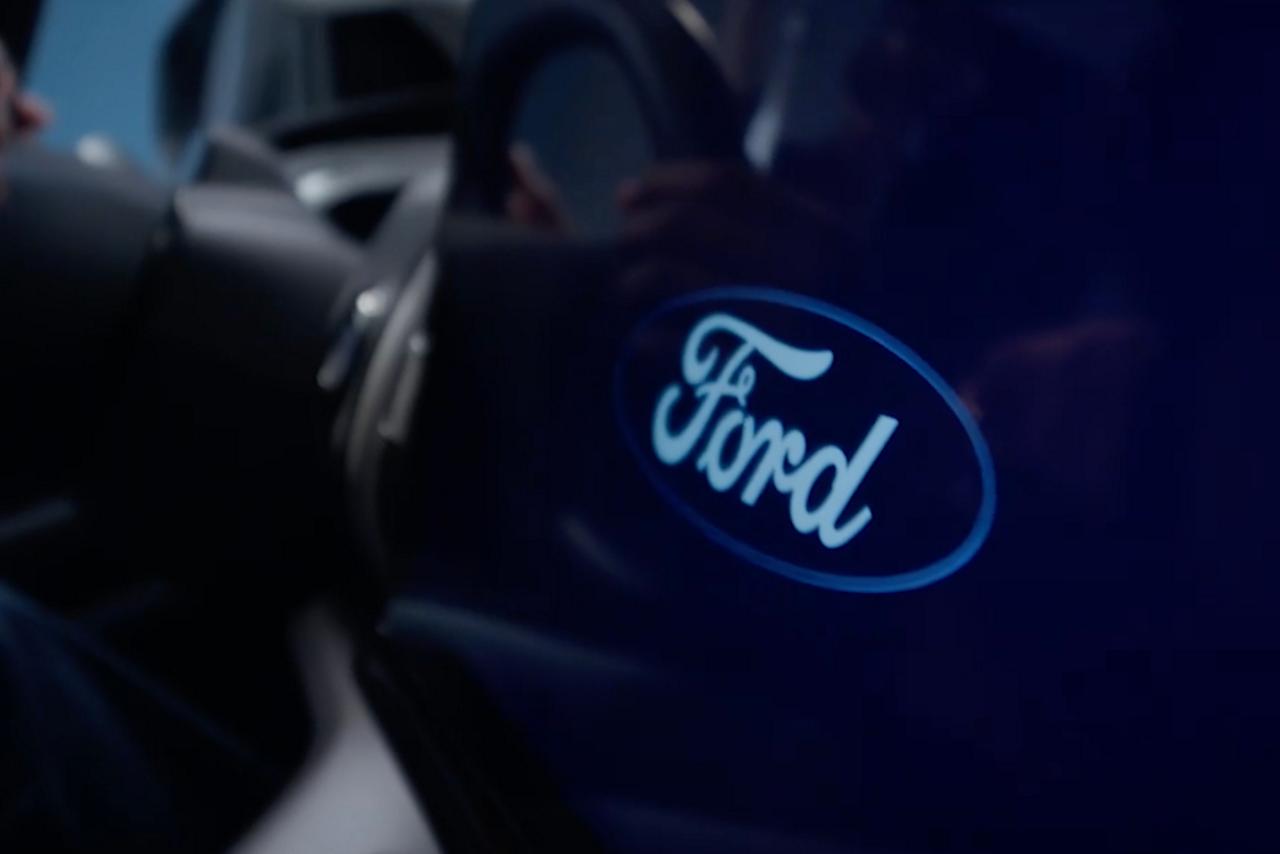 Ford Connectivity Package features on a 2027 Ford Expedition® SUV 13.2-inch center display
