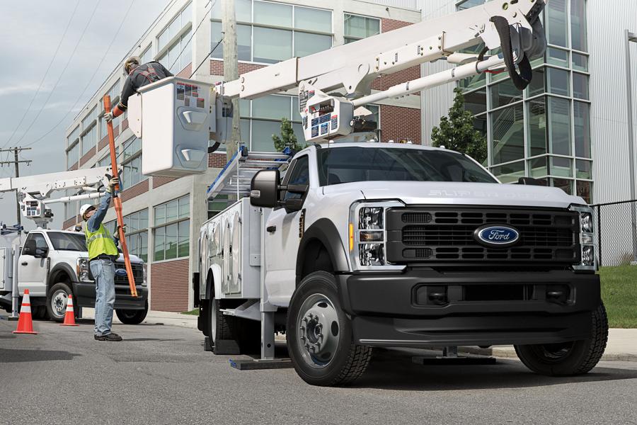 A 2025 Ford Super Duty® 6.7L F-550® with a boom extension and utility box