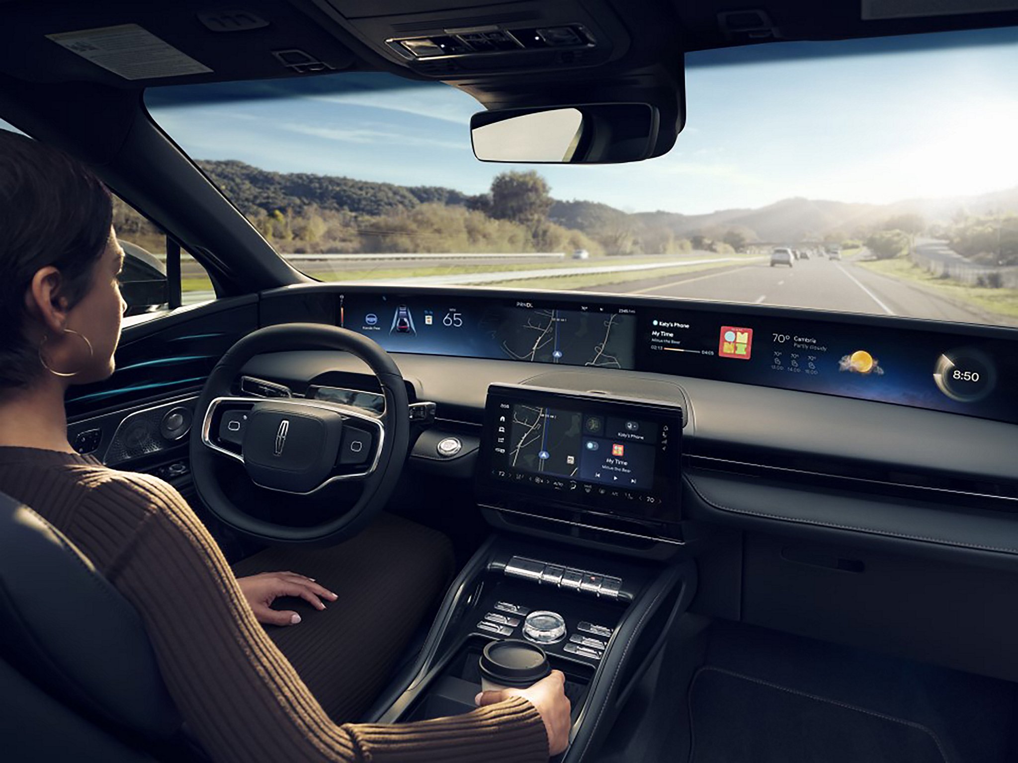 The driver of a 2026 Lincoln Nautilus uses hands-free Lincoln BlueCruise technology