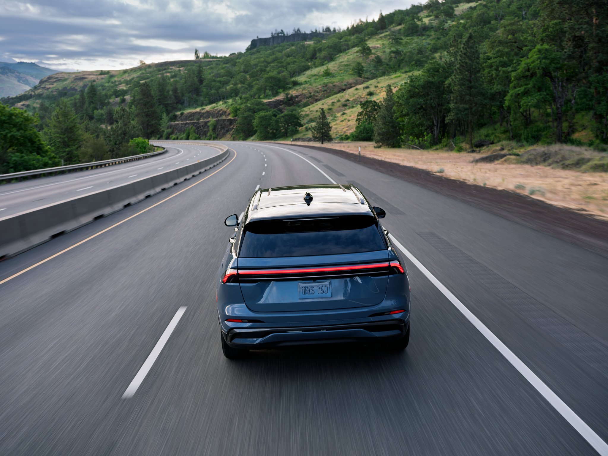 LED lighting spans the rear liftgate of a 2026 Lincoln Black Label Nautilus® SUV