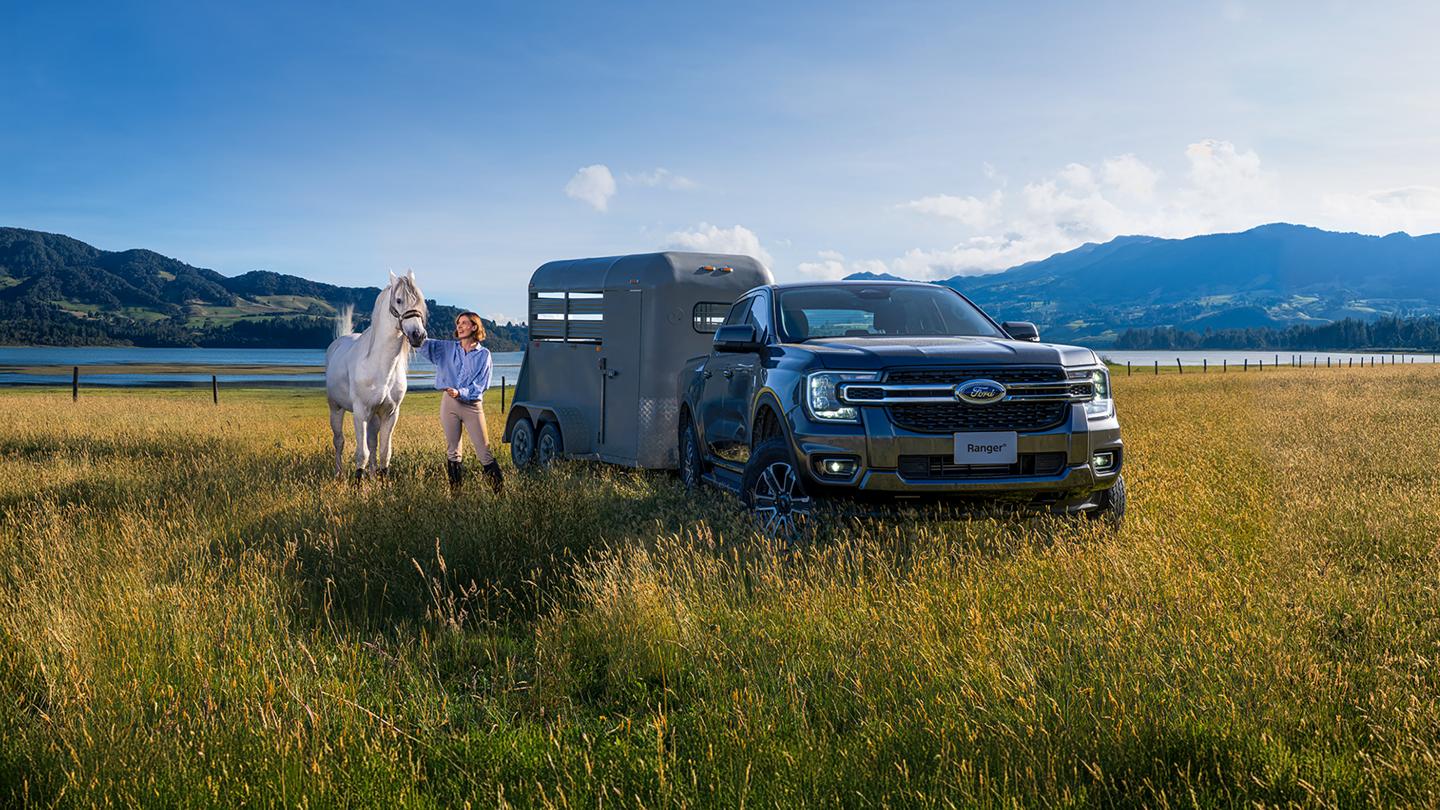 Ford Ranger remolcando un trailer