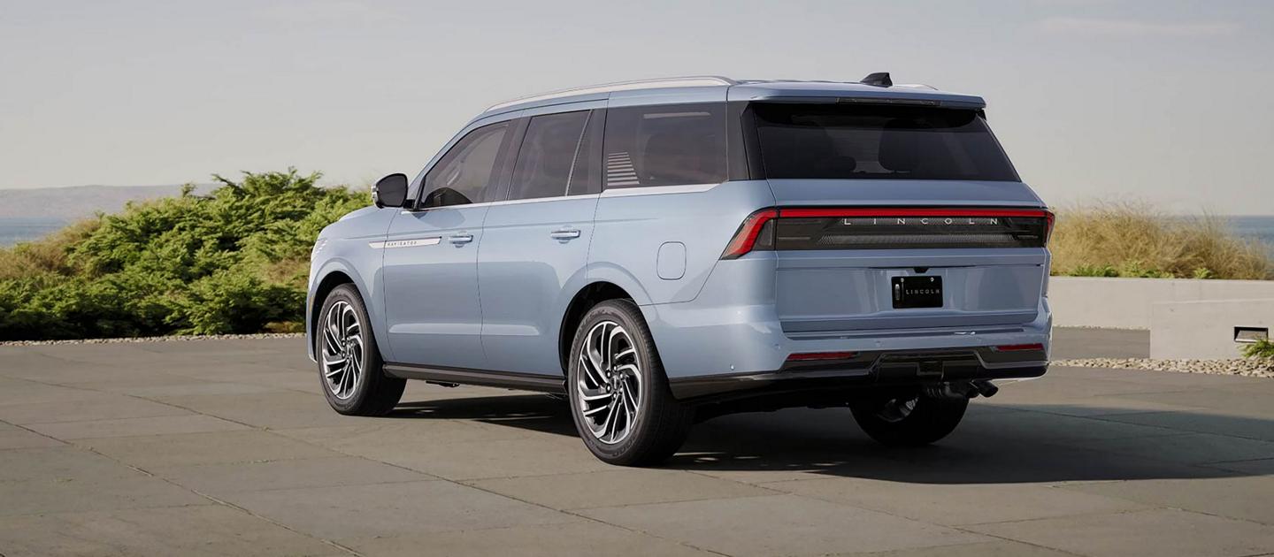 Un Lincoln Navigator 2025 stationné