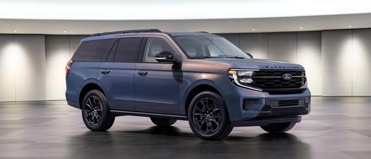 2027 Ford Expedition® Platinum® model with available 30th Anniversary Appearance Package in Blue Ember Metallic