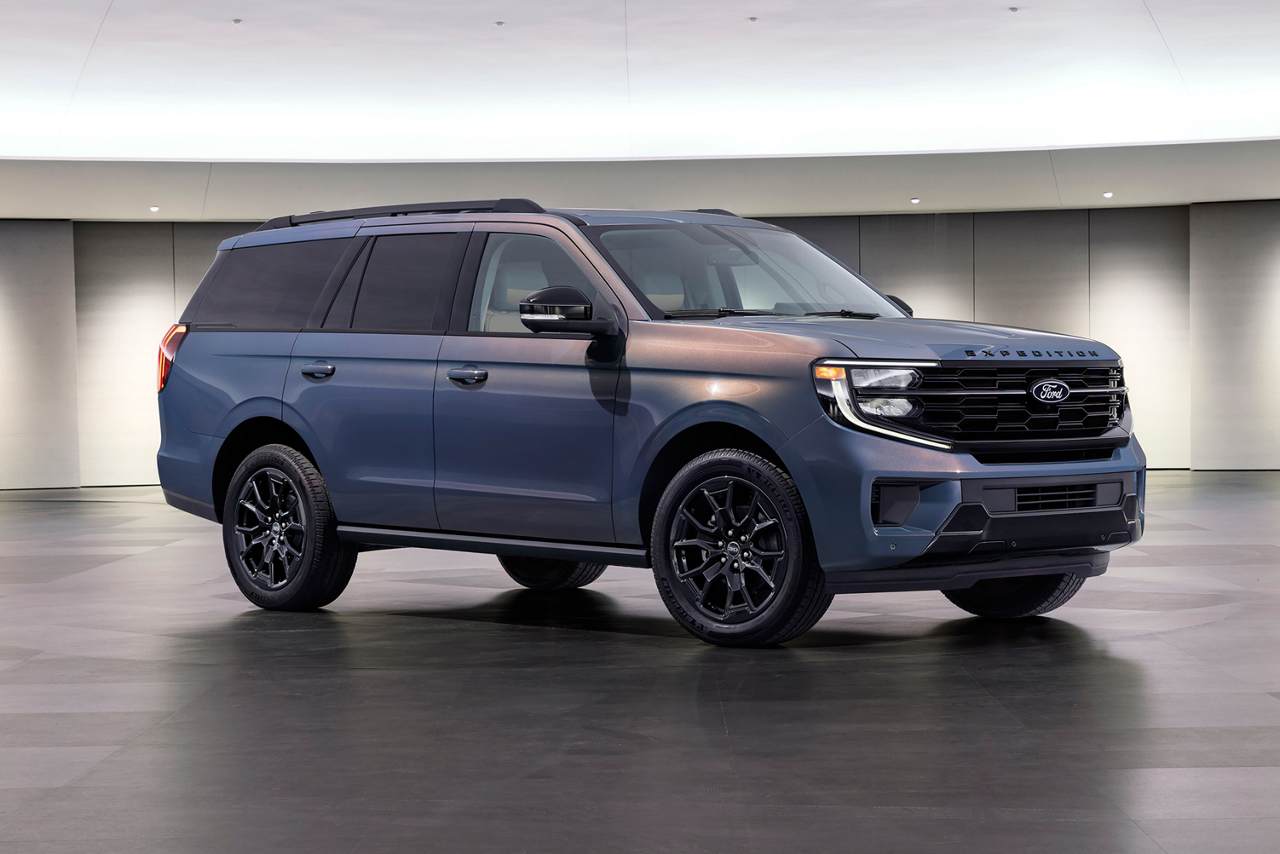 2027 Ford Expedition® Platinum® model with available 30th Anniversary Appearance Package in Blue Ember Metallic