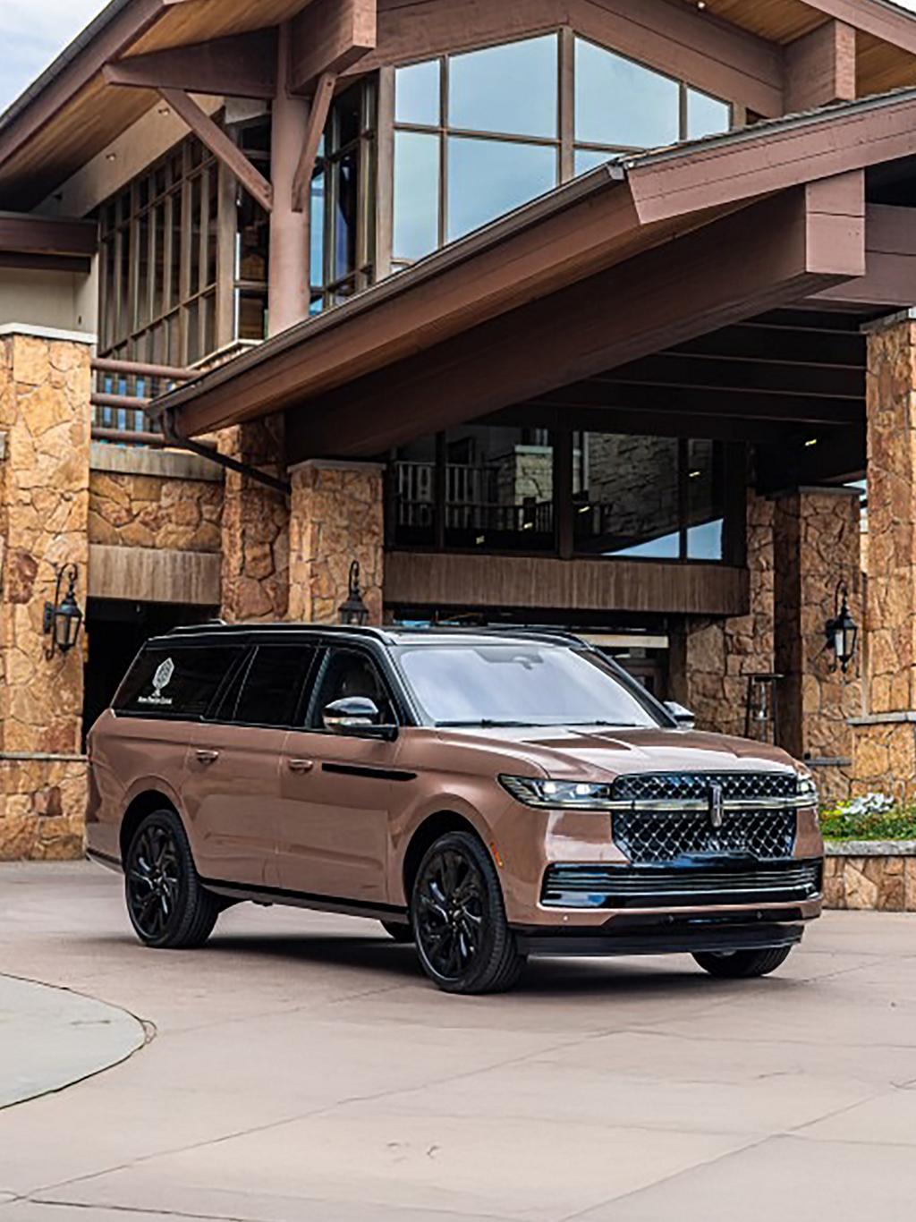 A 2026 Lincoln Navigator® parked in front of Utah’s Stein Eriksen Lodge