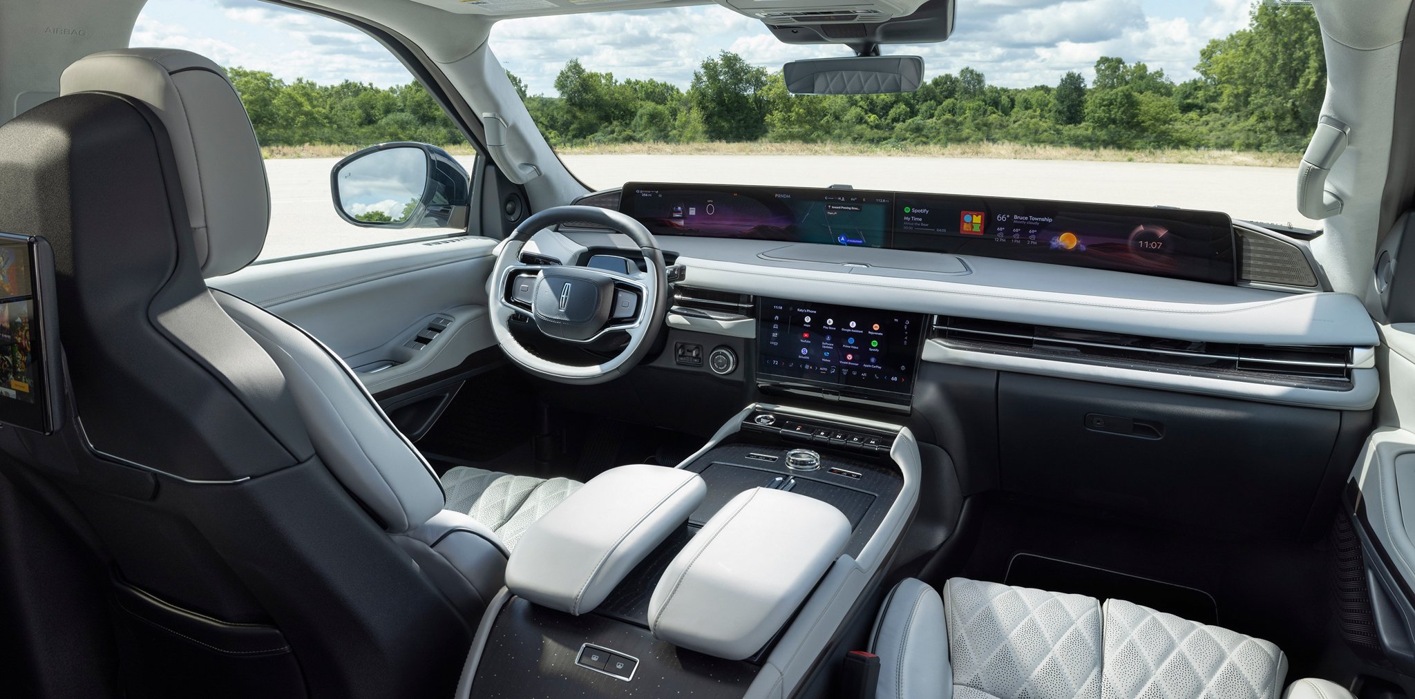 A 2025 Lincoln Black Label Navigator® SUV is shown in the Atmospheric interior theme.