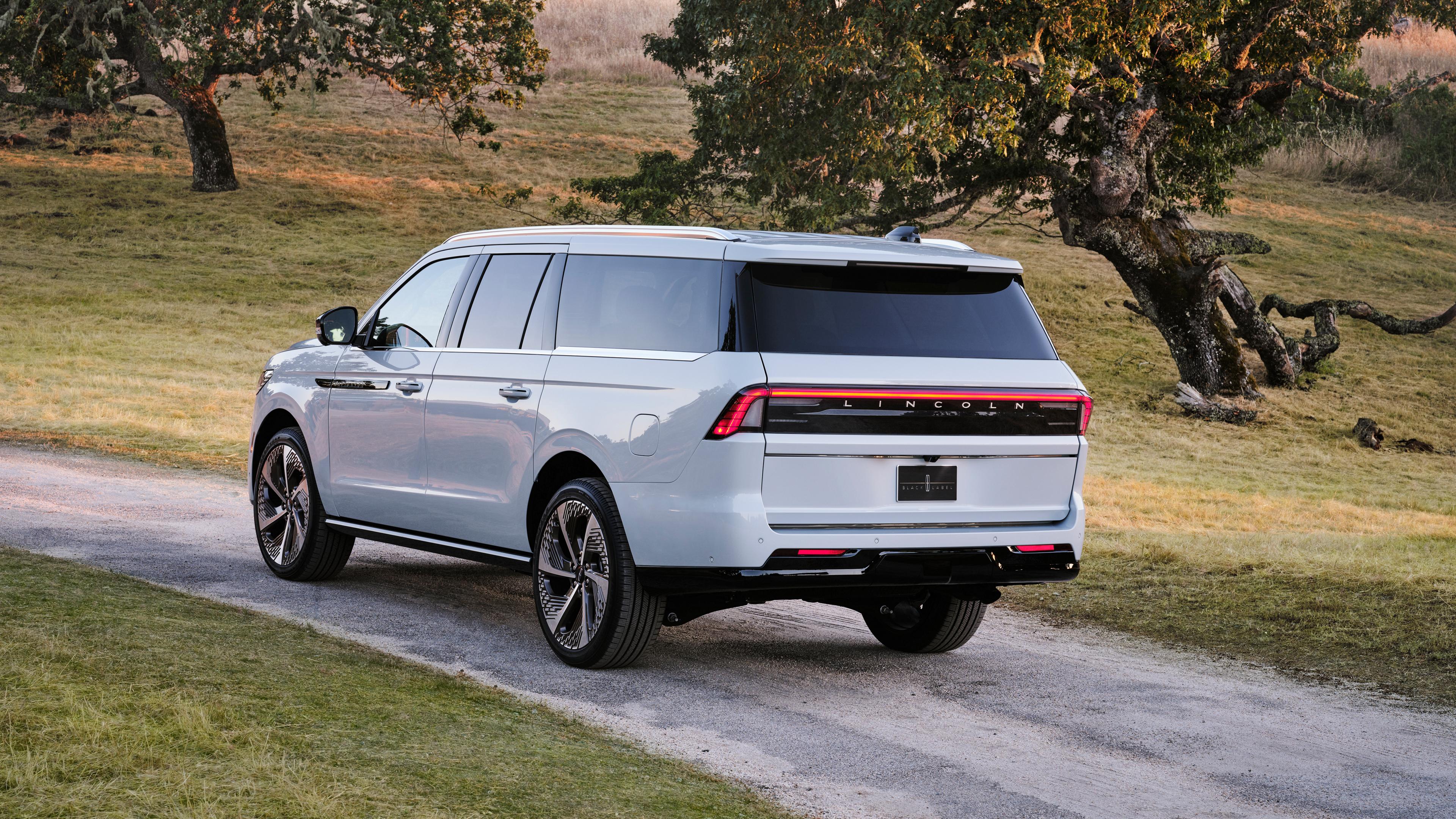 SUV Lincoln Black Label Navigator 2026 con plataforma de distancia entre ejes larga