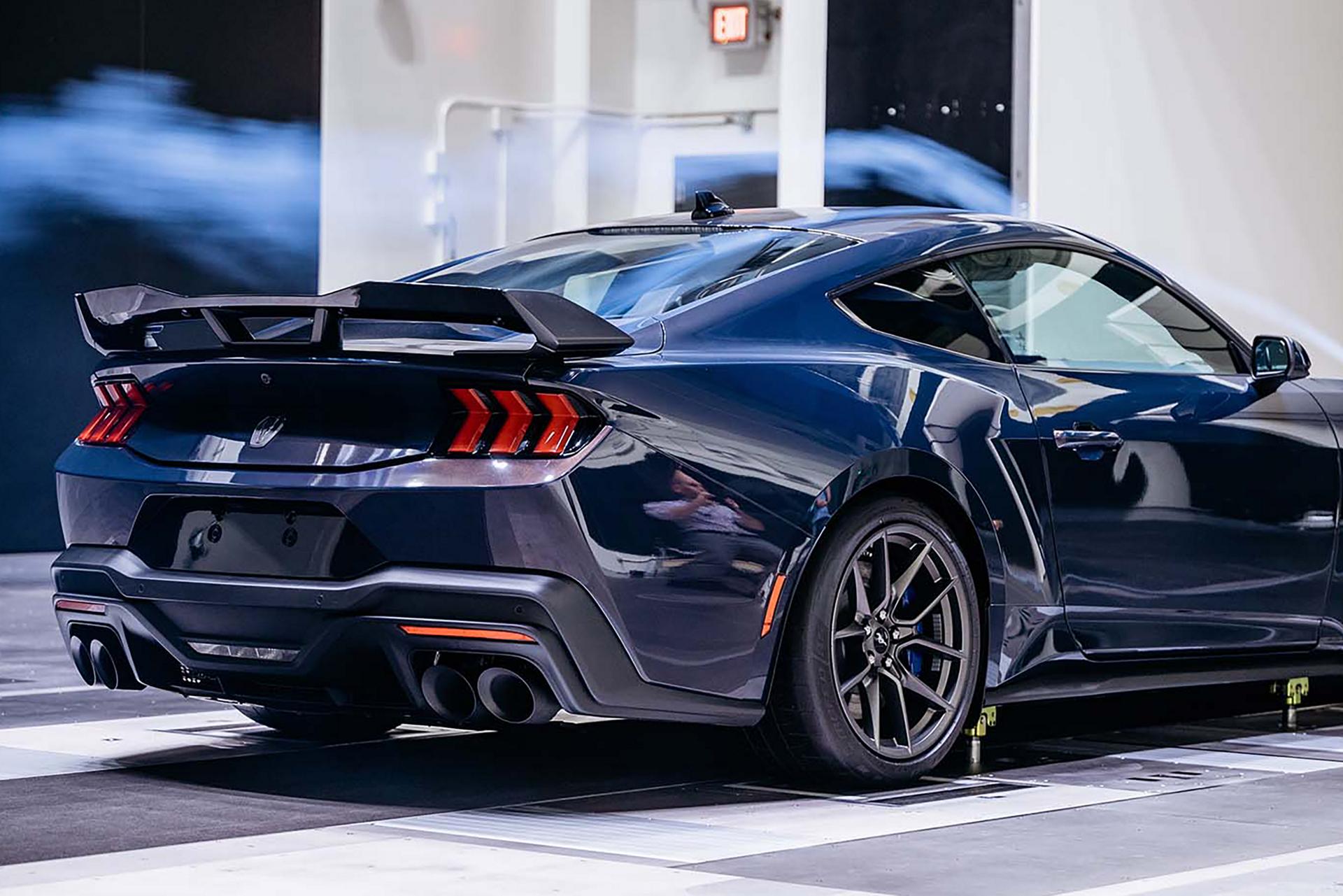 Rolling road wind tunnel