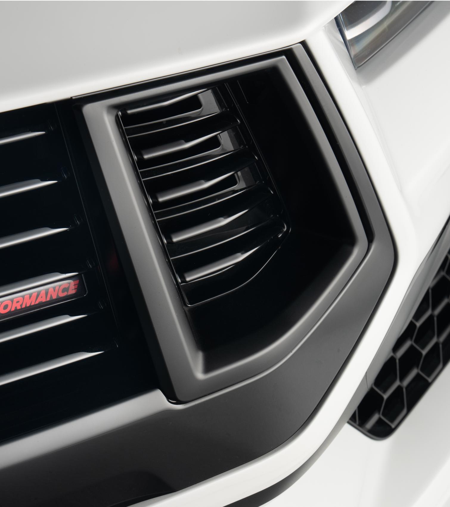Detail of the unique modular front grille with black inserts