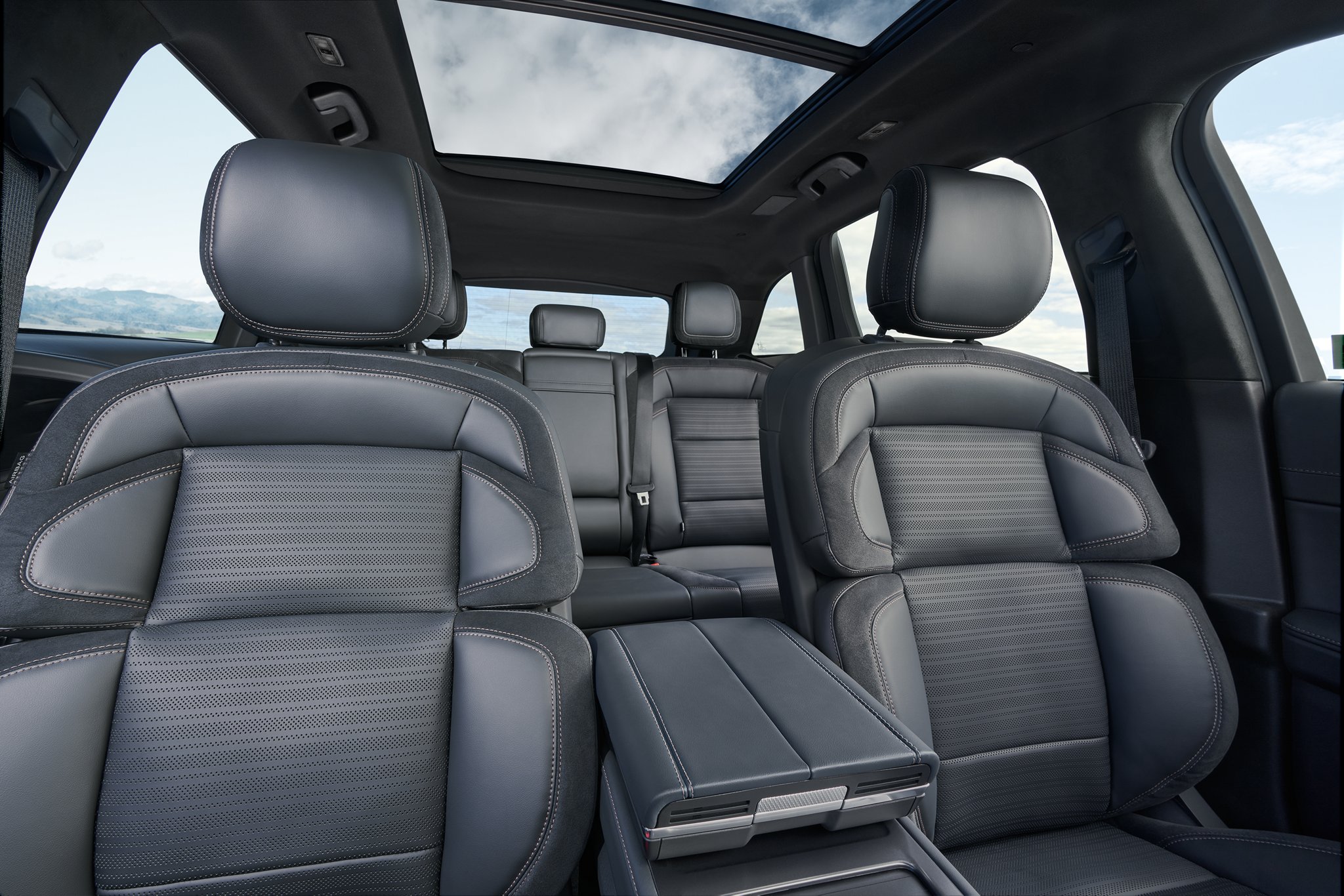 The front seats of a 2025 Lincoln Nautilus is adorned with leather trim