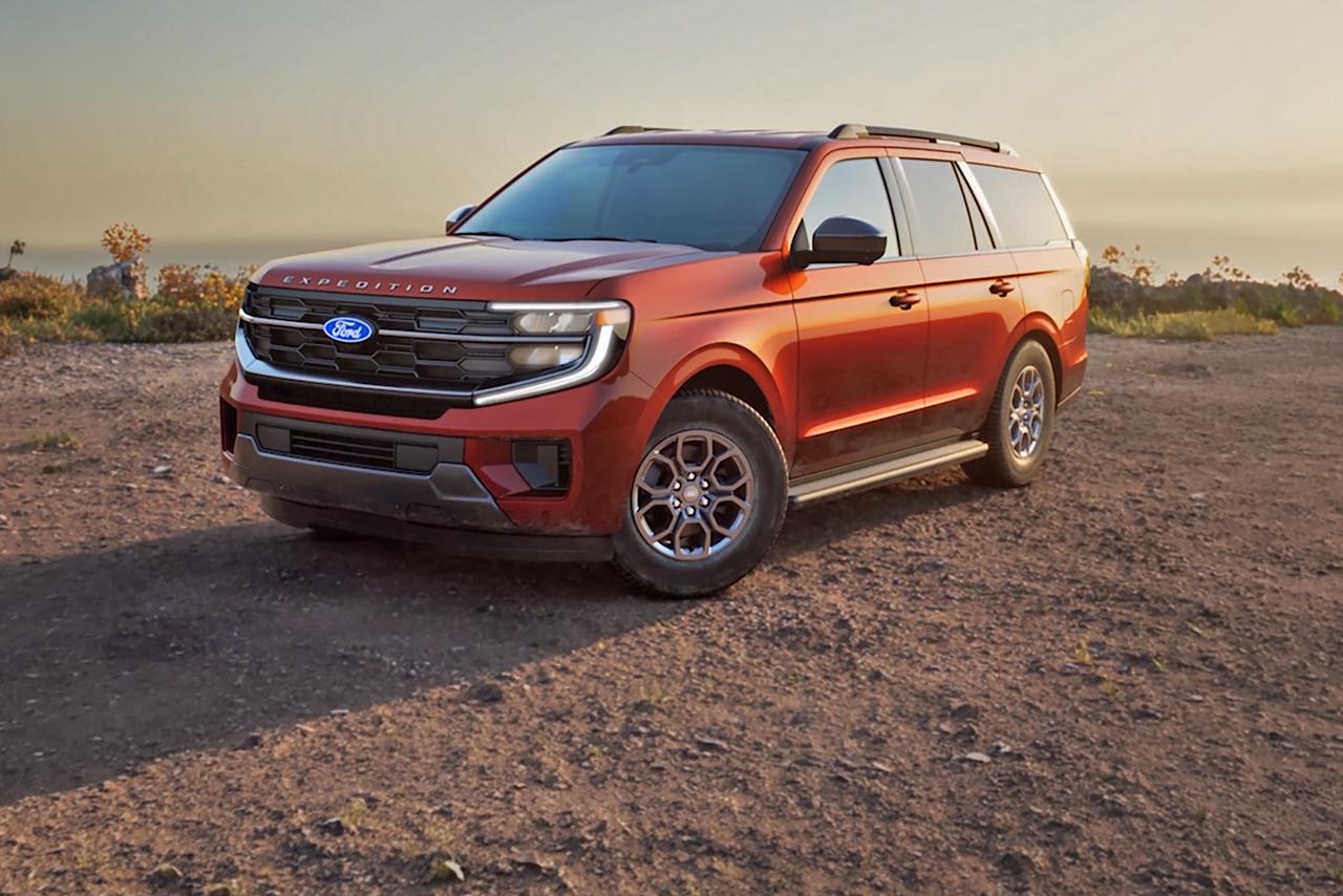 2027 Ford Expedition® SUV in available Bronze Fire Metallic Tinted Clearcoat