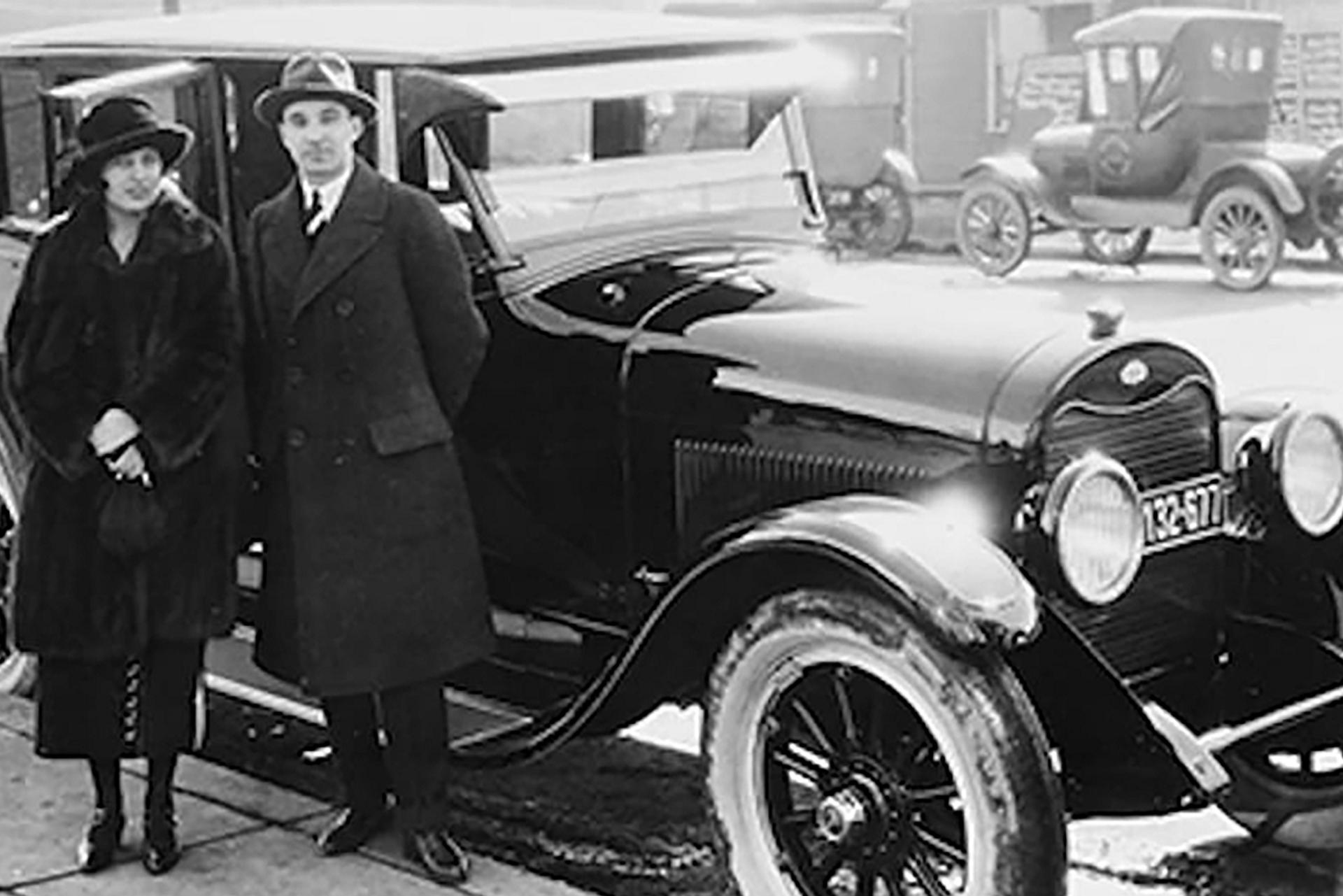 Edsel and Eleanor Ford with a Lincoln car