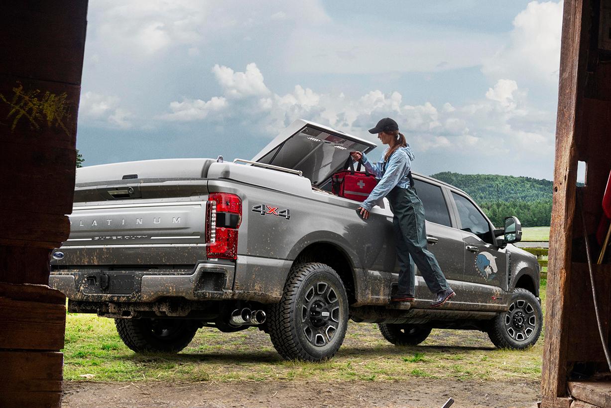 A Ford Super Duty® truck at work out on the ranch