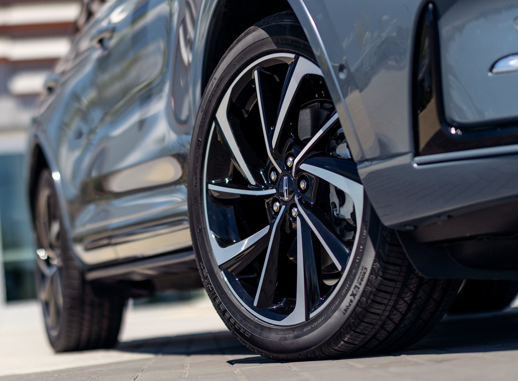 The available 20-inch wheels with Black Premium paint are shown on a 2025 Lincoln Corsair Grand Touring model