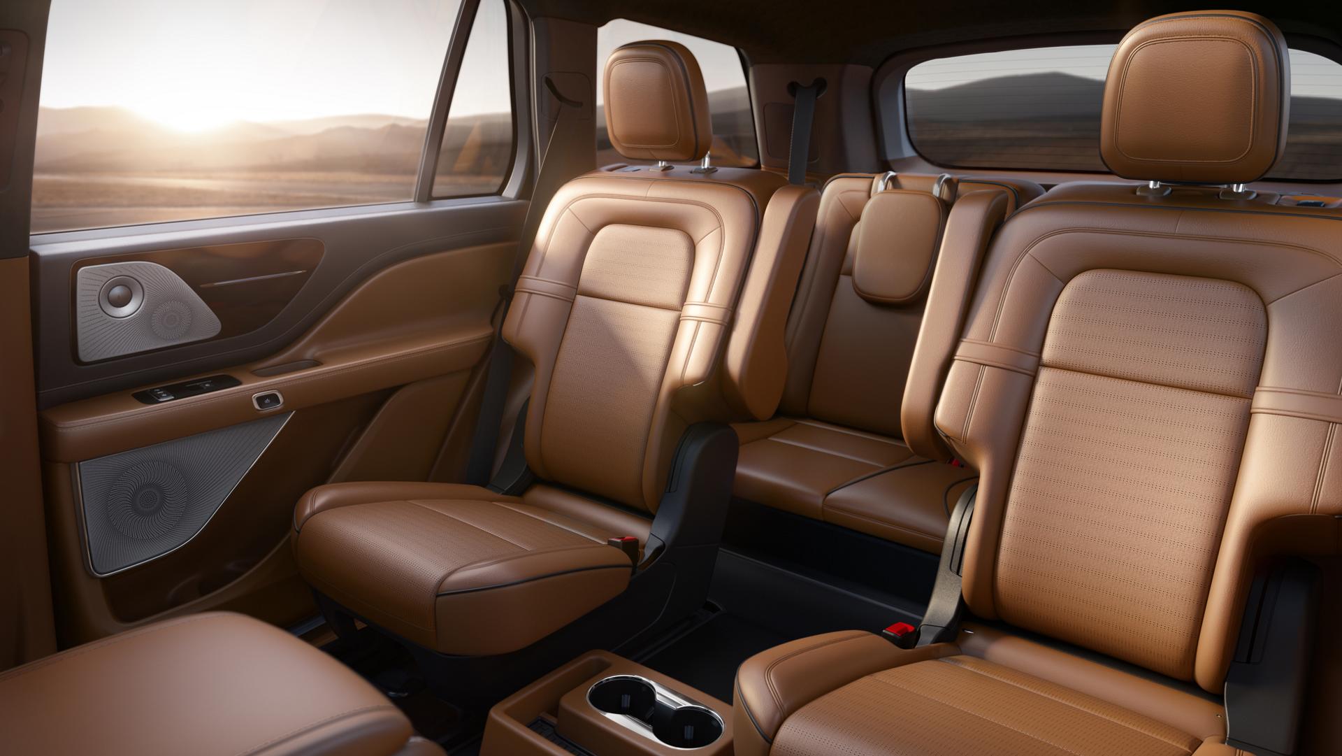 The Flight interior theme inside a 2025 Lincoln Black Label™ Aviator® SUV