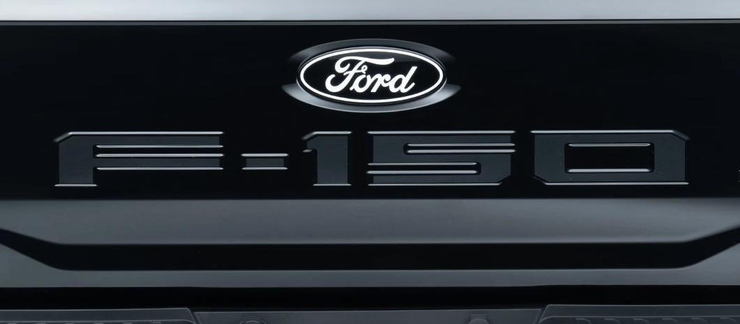 Black Ford F-150® Tailgate Lettering