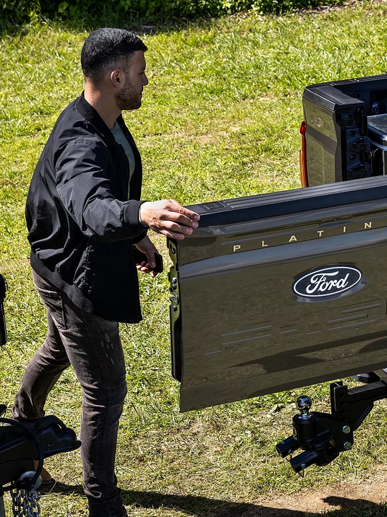 Detalle de la puerta trasera de la Ford F-150 Lariat 4x4