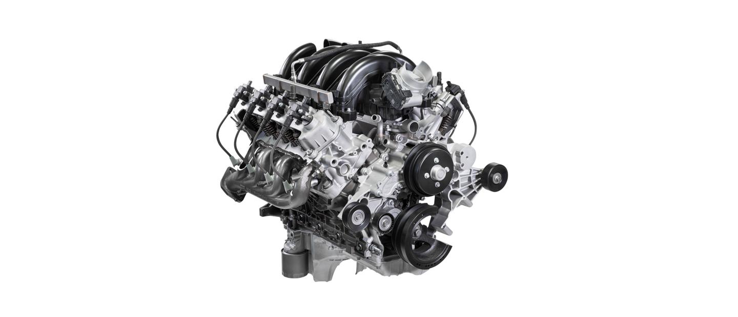 Gros plan sur le moteur V8 de 7,3 L du fourgon tronqué Ford série E 2026