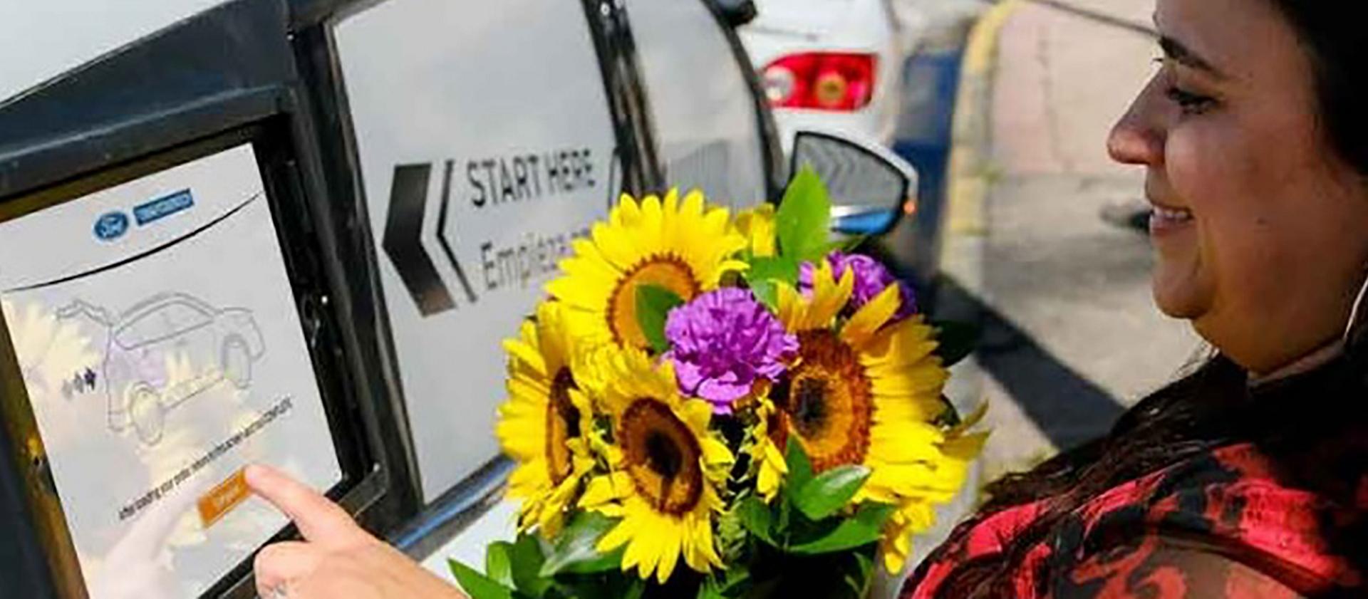 Screen flowers and women