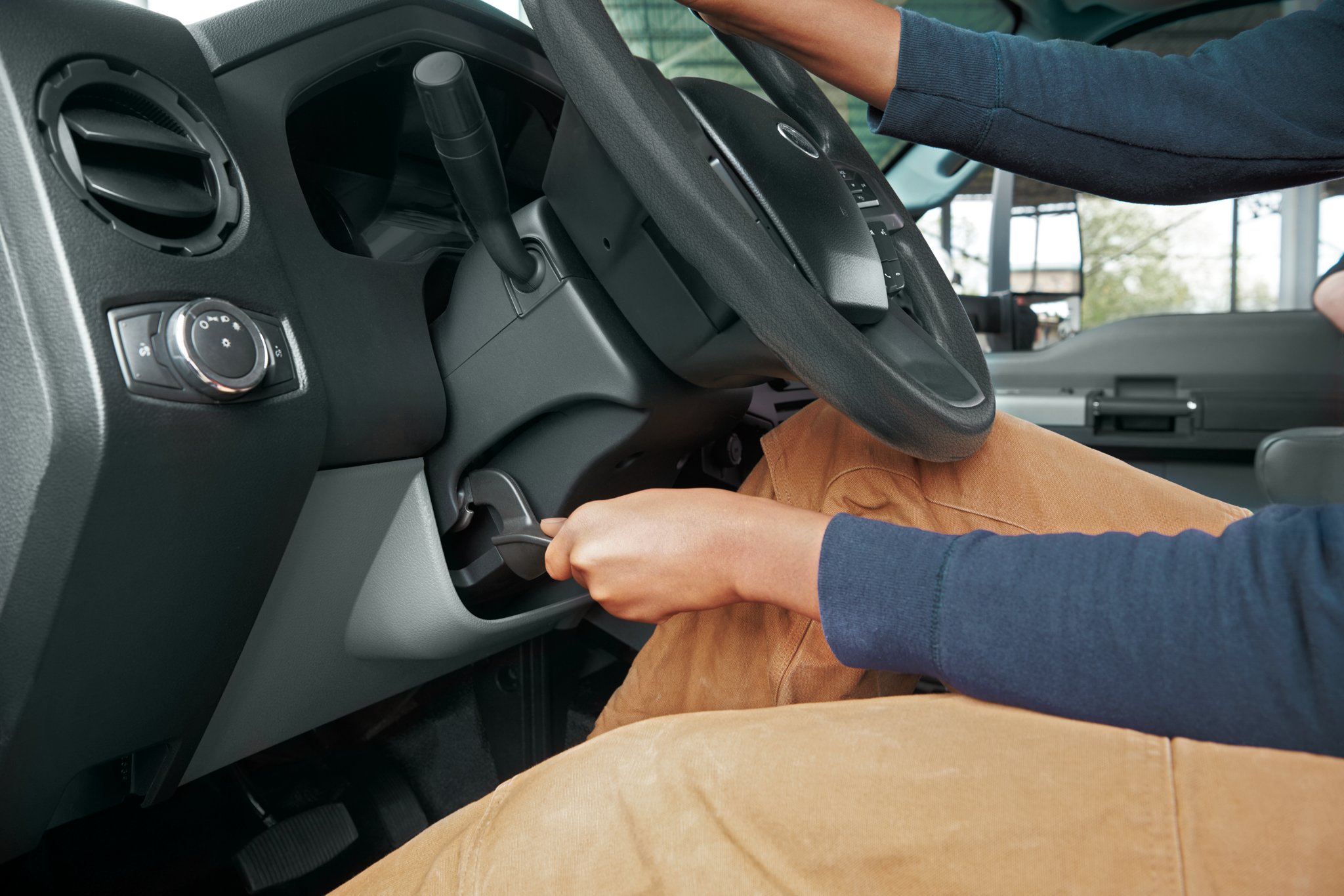 Position inclinée du réglage du conducteur du volant du Ford F-750 2025