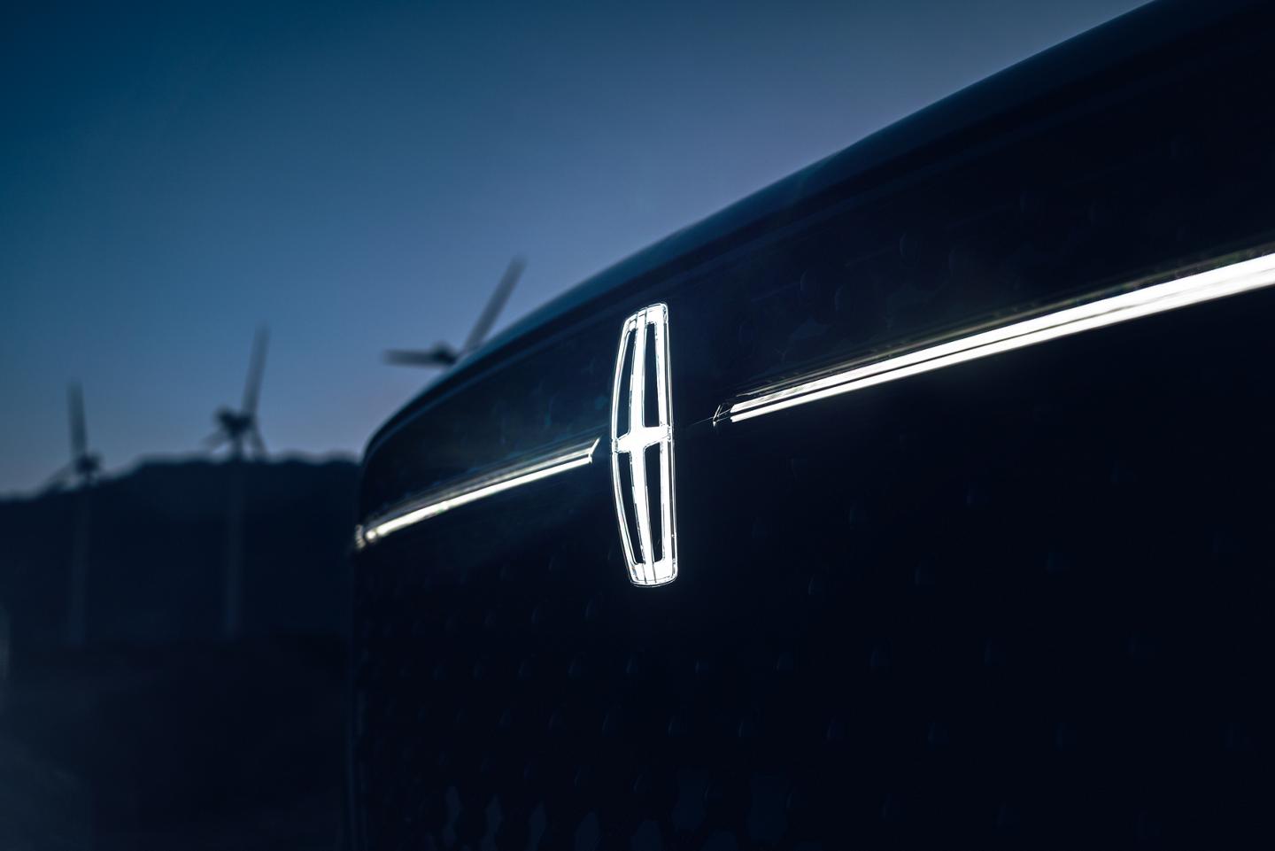 A Lincoln Star logo is illuminated in the grille of a 2026 Lincoln Nautilus