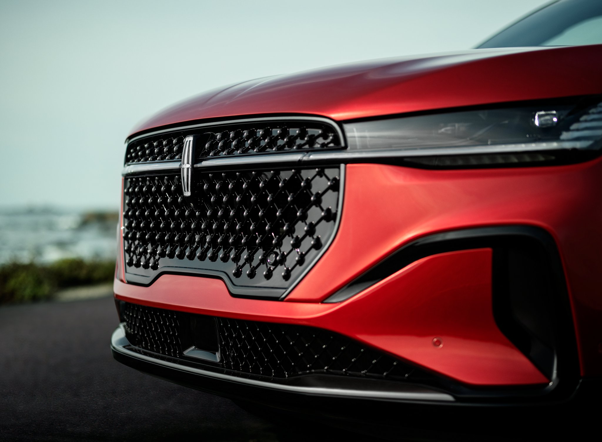 La calandre d’un Lincoln Nautilus 2026 avec l’ensemble décor Jet en option