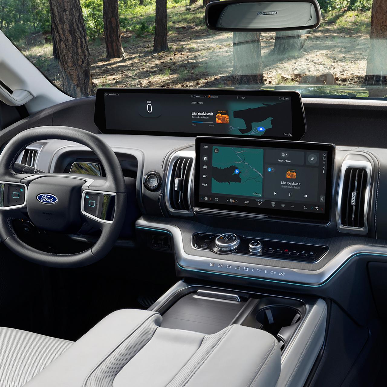 2027 Ford Expedition® Platinum® SUV 24-inch panoramic display and 13.2-inch center display