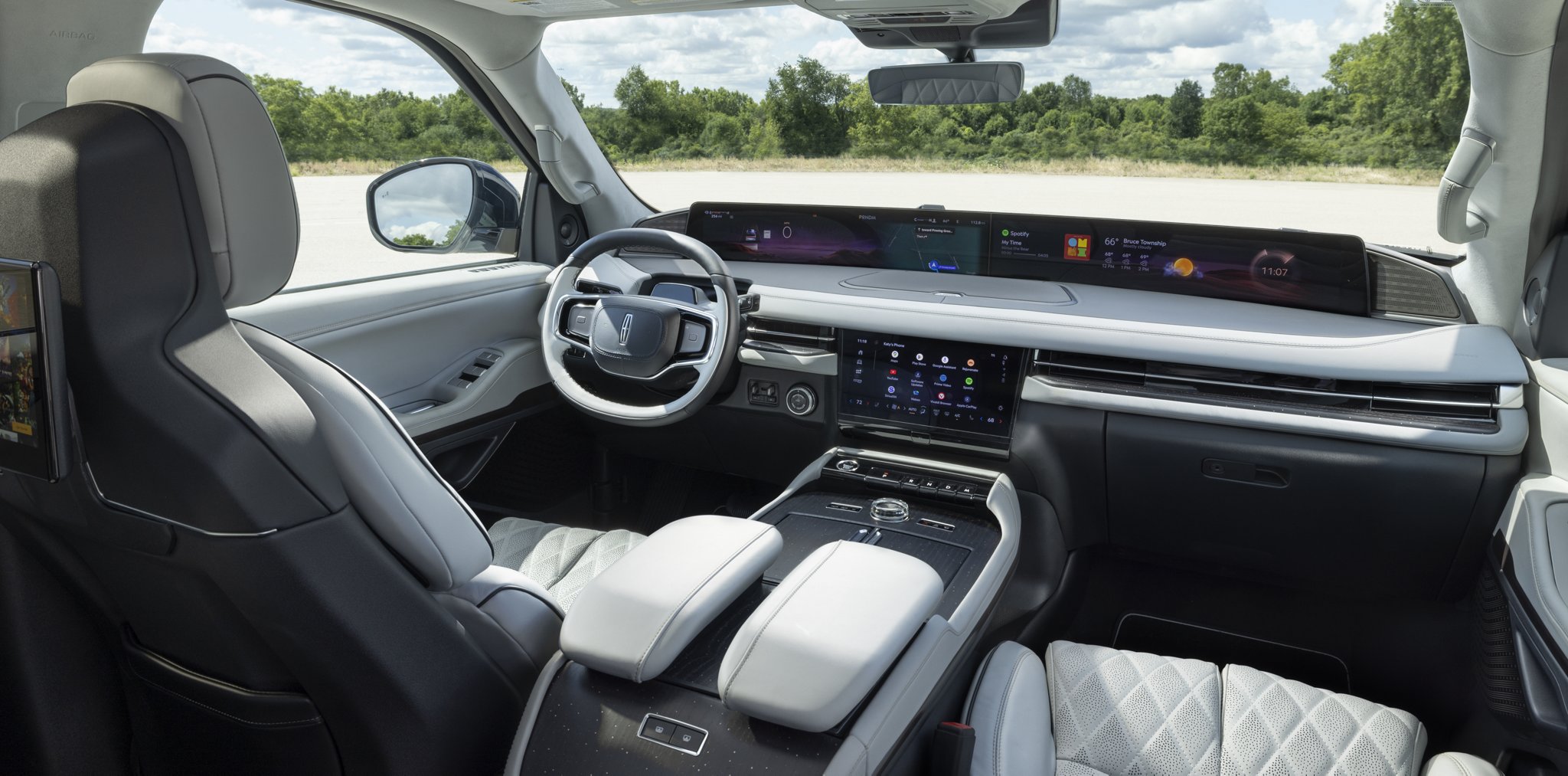 The 48-inch Panoramic Display spans the width of the interior in a 2025 Lincoln Navigator® SUV