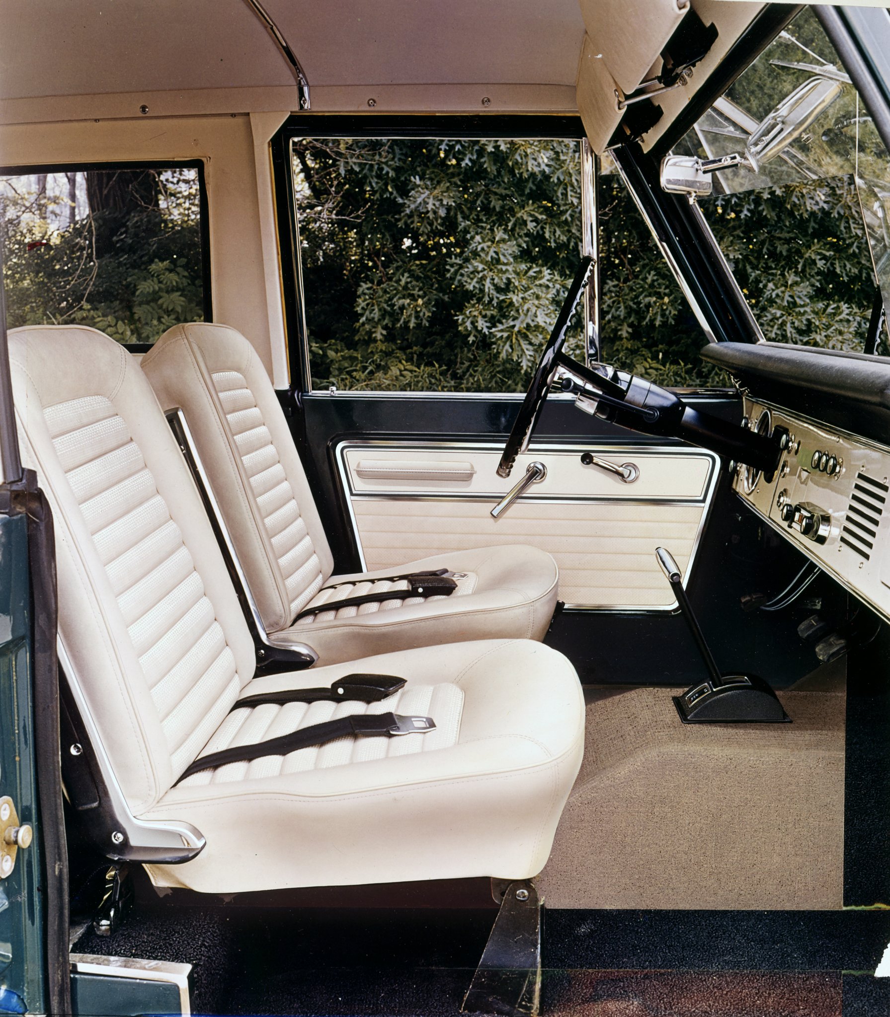 A 1967 Ford Bronco Sport interior with Parchment Vinyl driver and passenger bucket seats