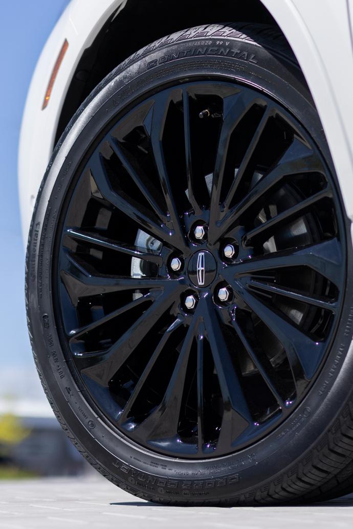 The stylish 20-inch wheels of the available Jet Appearance Package are shown
