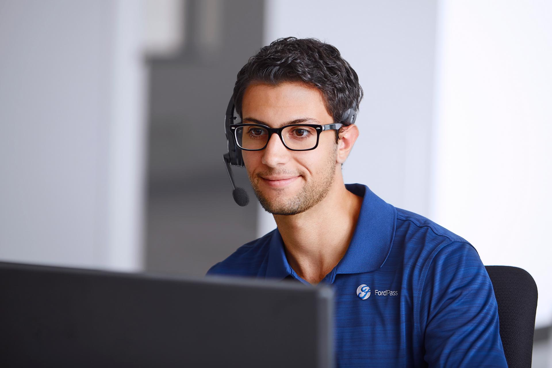 Ford 24/7 Live Support advisor