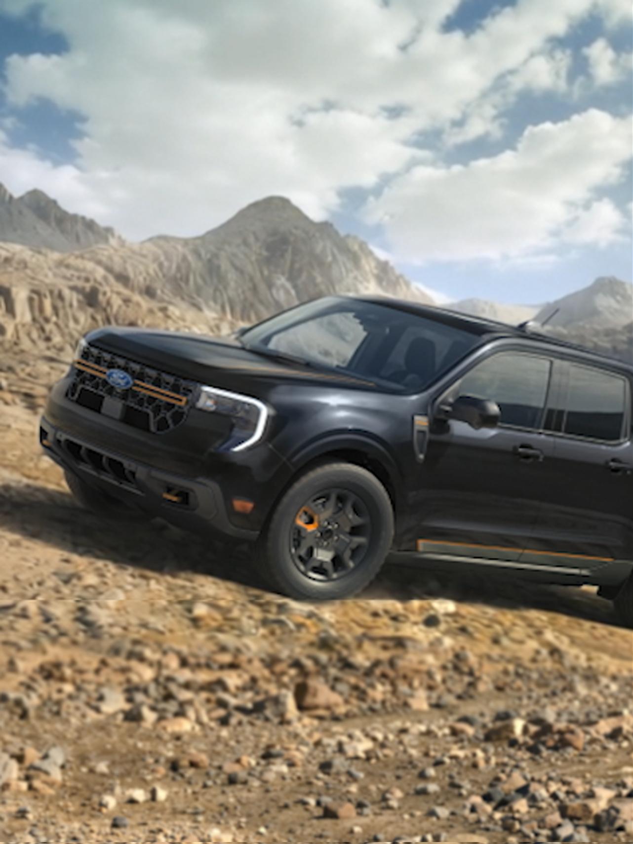 Una camioneta Ford Maverick® 2026 andando en modo todo terreno