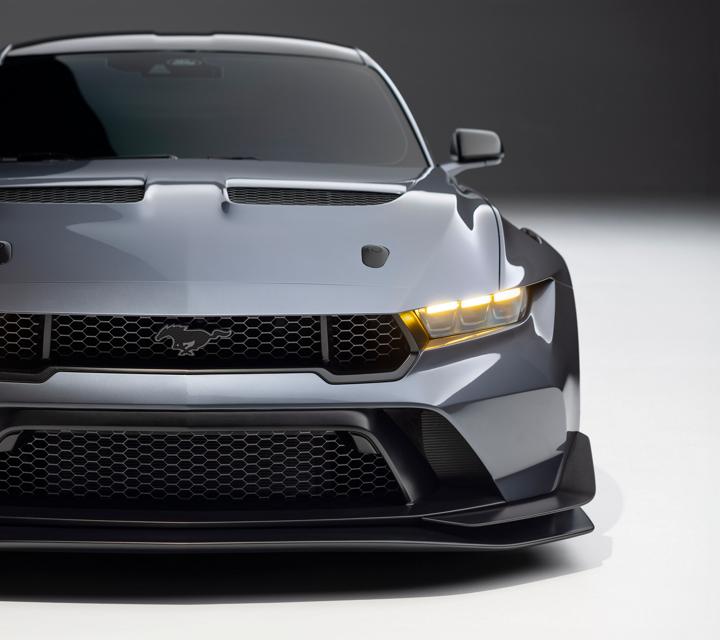 Vue de face d’une Mustang GTD.