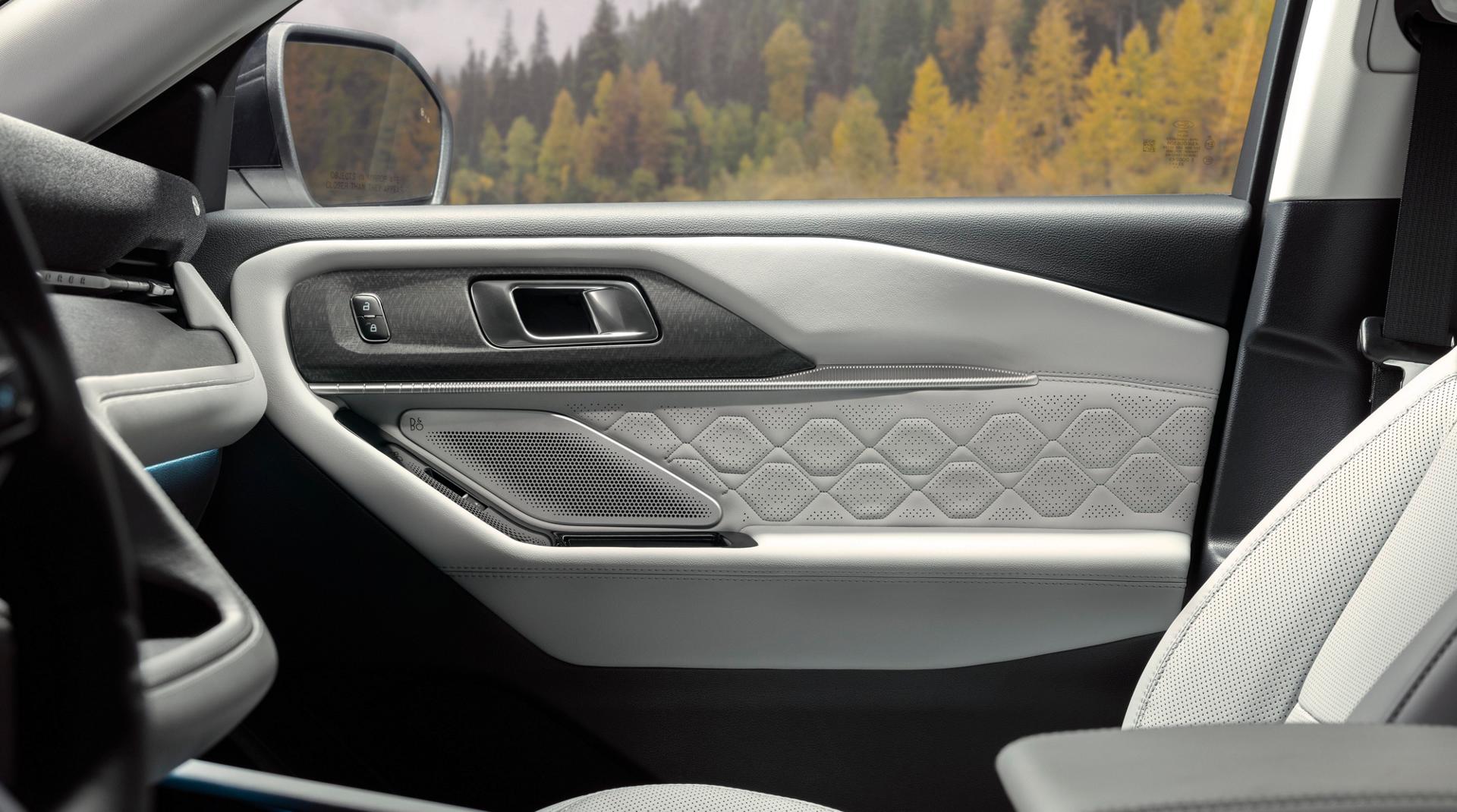 2025 Ford Explorer® Platinum® interior door